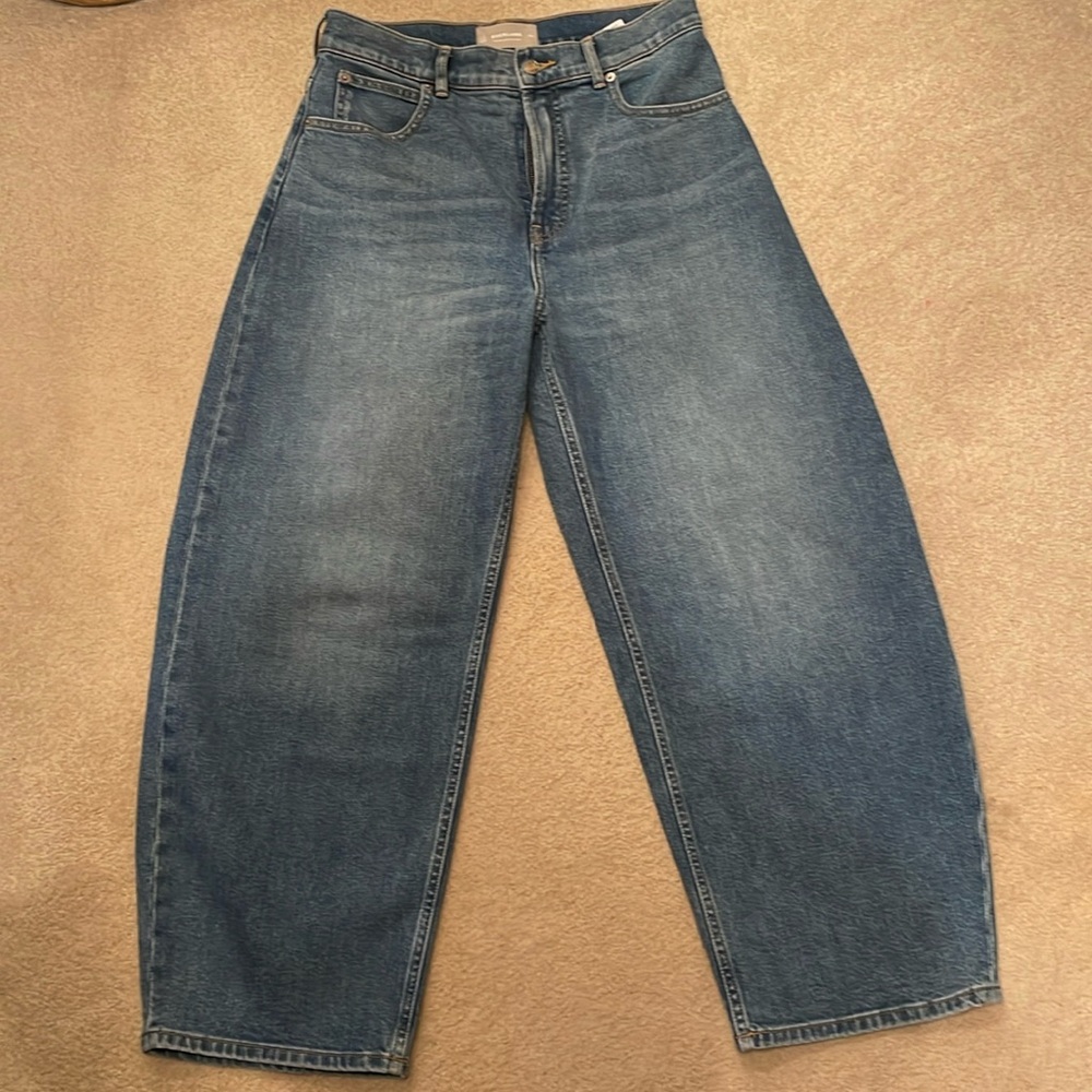 Everlane barrel jeans excellent condition. Wore them one time. Size 29R
